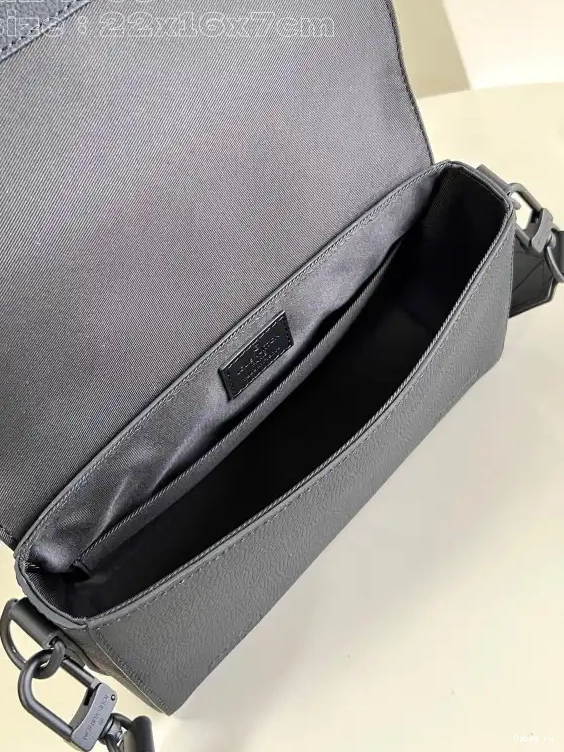 LOUIS VUITTON Messenger Takeoff PM-22*16.5*7CM 0428
